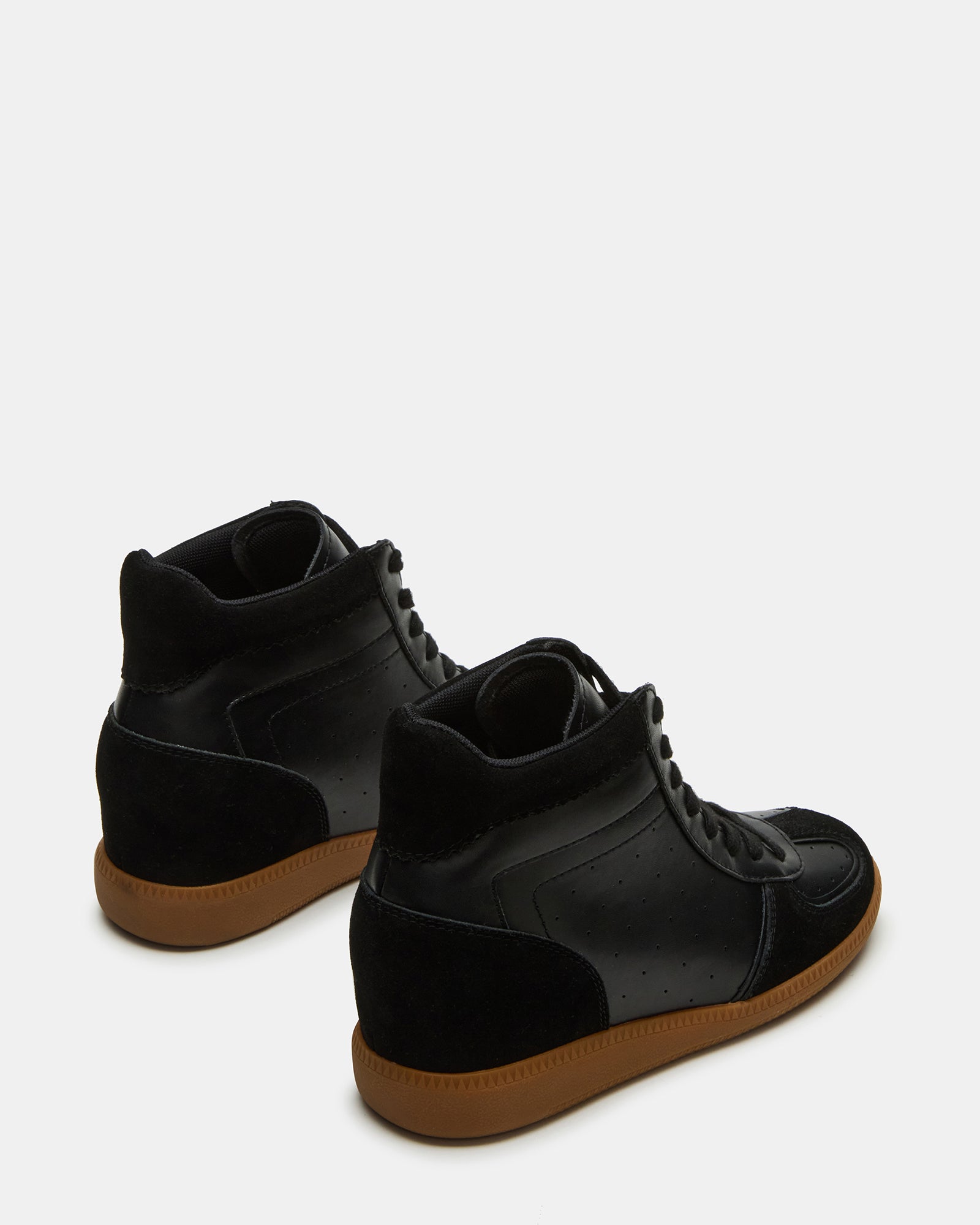 Women’s lace-up shoes with a sleek design and textured sole