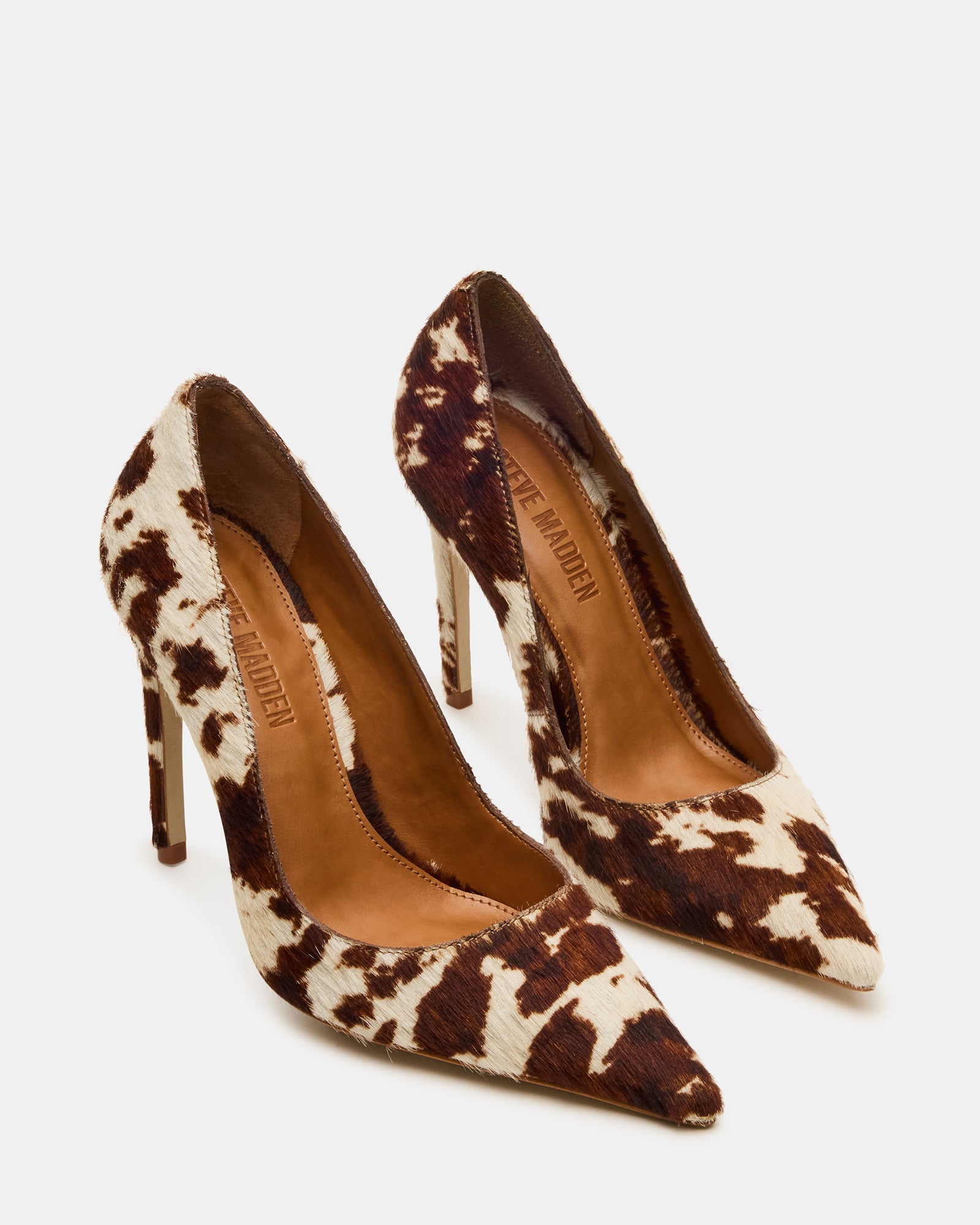 Close-up of genuine leather texture and pointed toe design