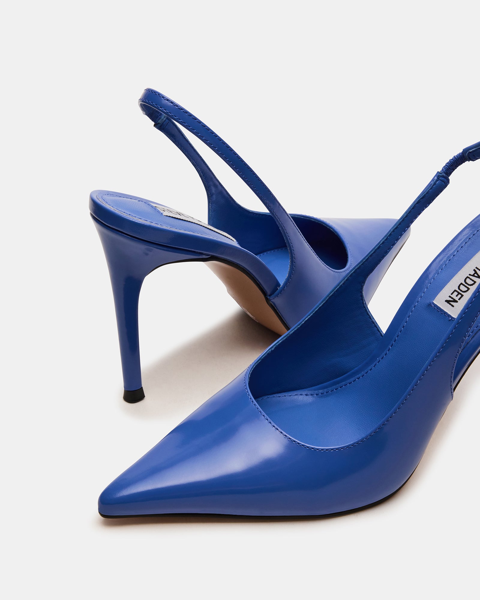 Reyes pumps paired with a handbag for a formal night out in the city