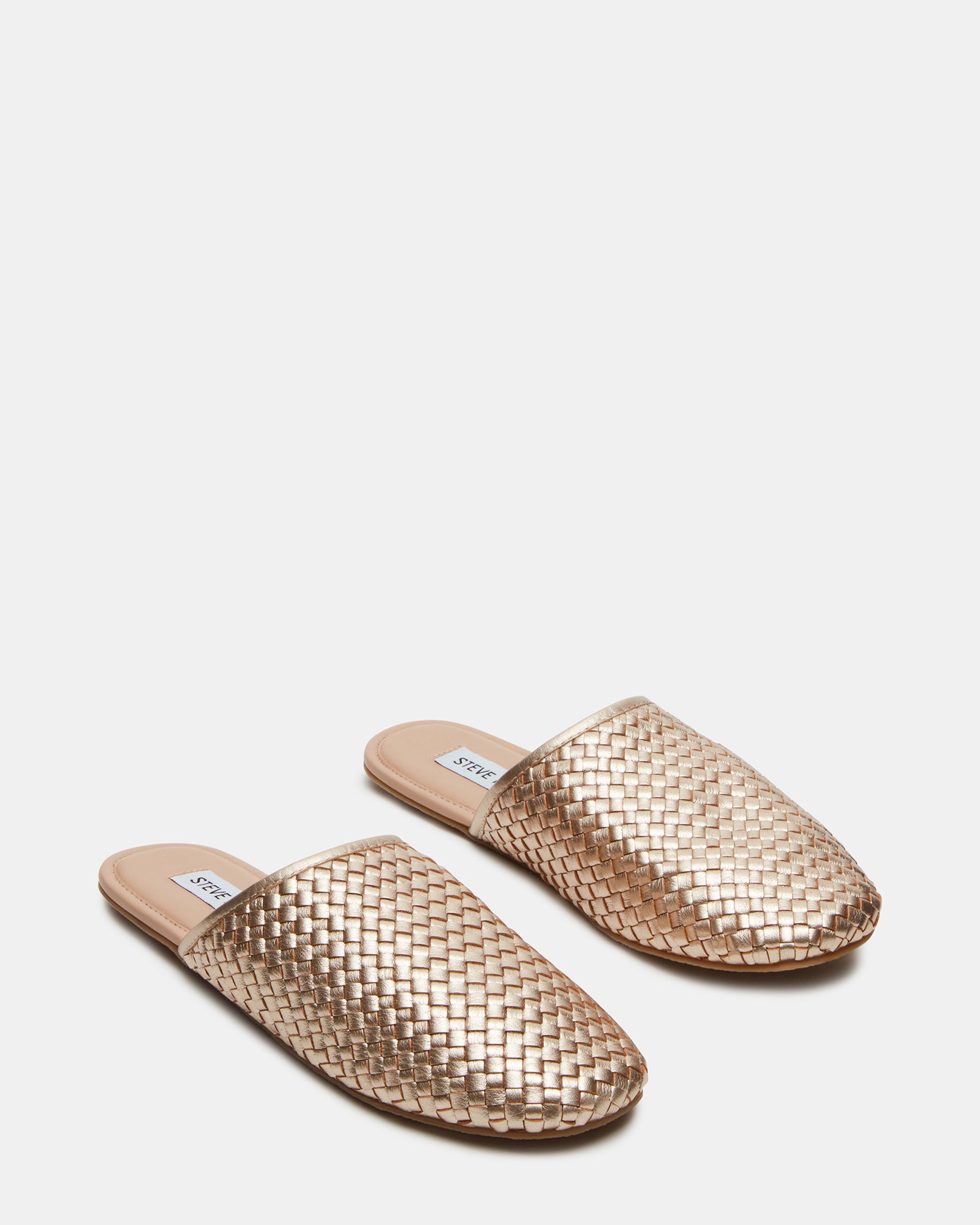 Close-up of the textured leather upper and streamlined silhouette.