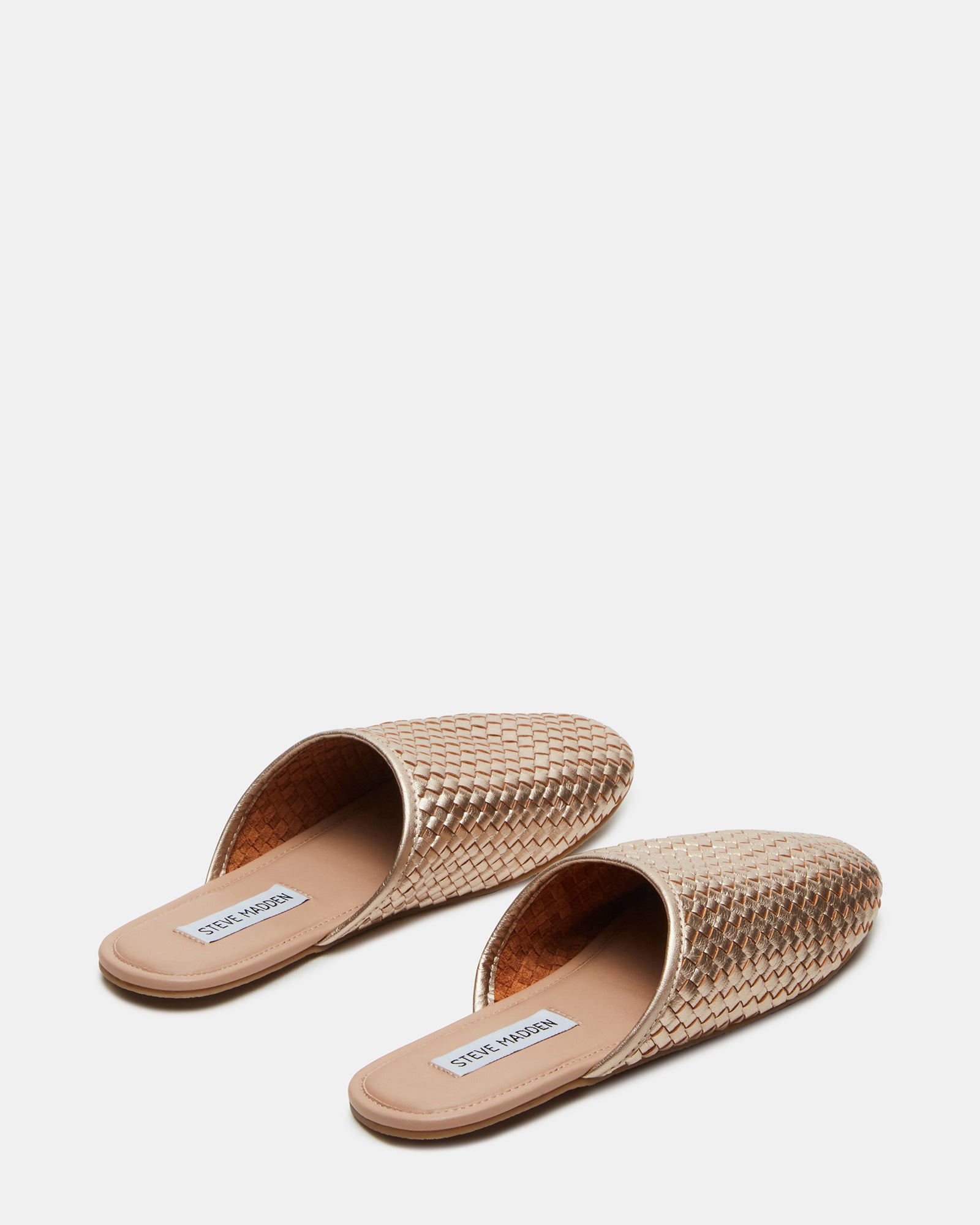 Close-up of the textured leather upper and streamlined silhouette.