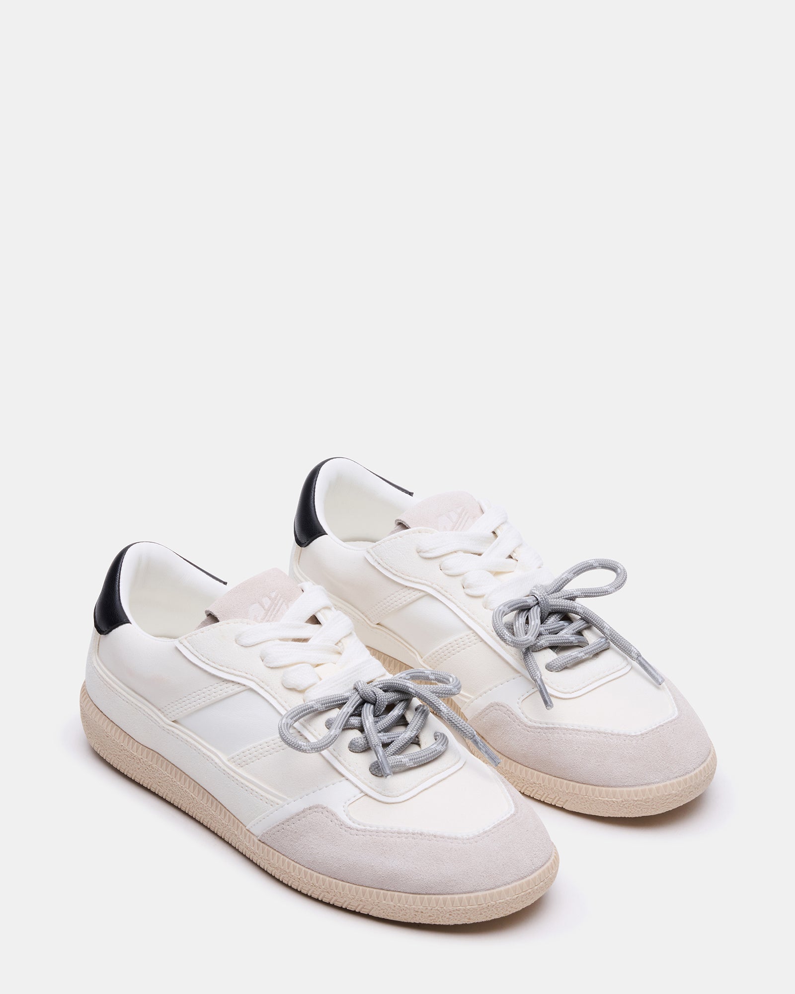 Front angle showing casual shoes textile/suede upper details