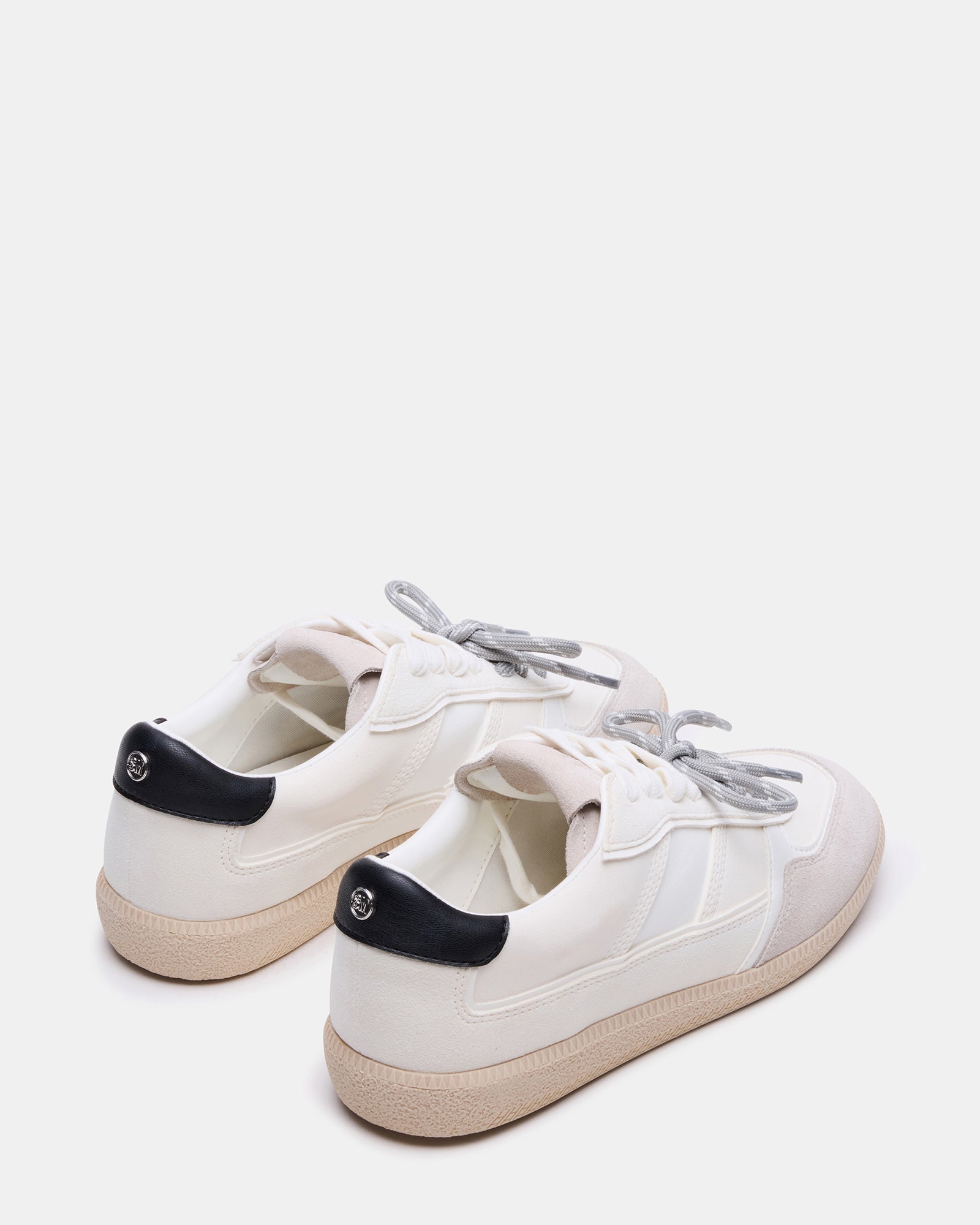 Front angle showing casual shoes textile/suede upper details