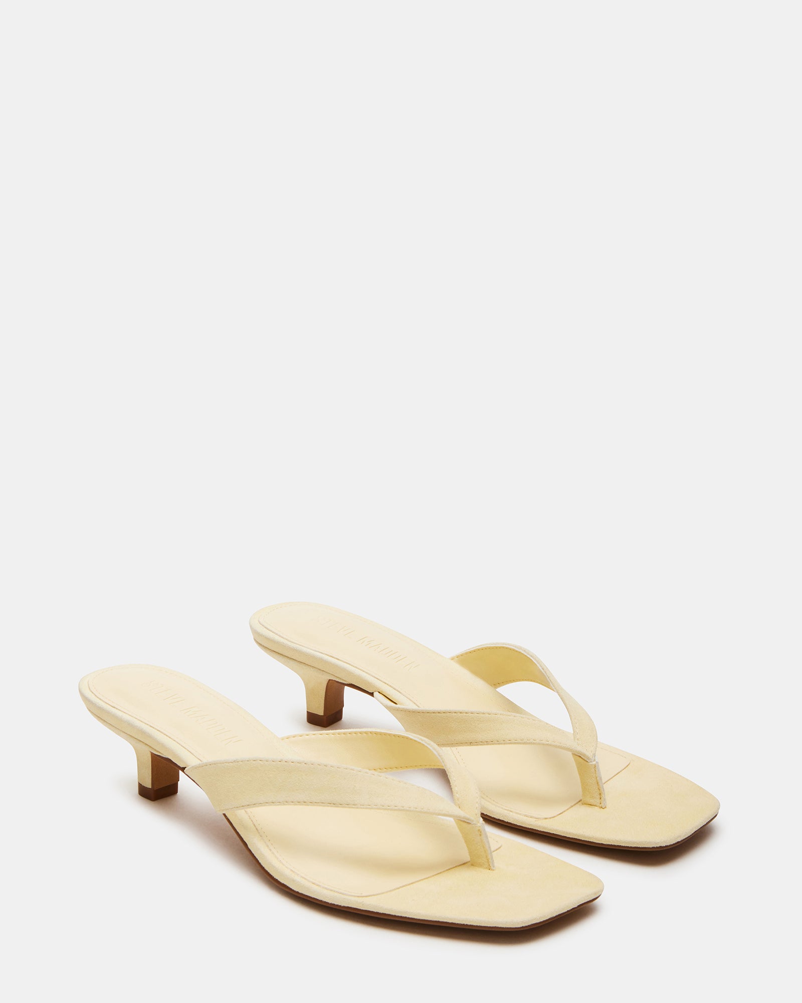 Gold heels paired with a evening dress for a chic look