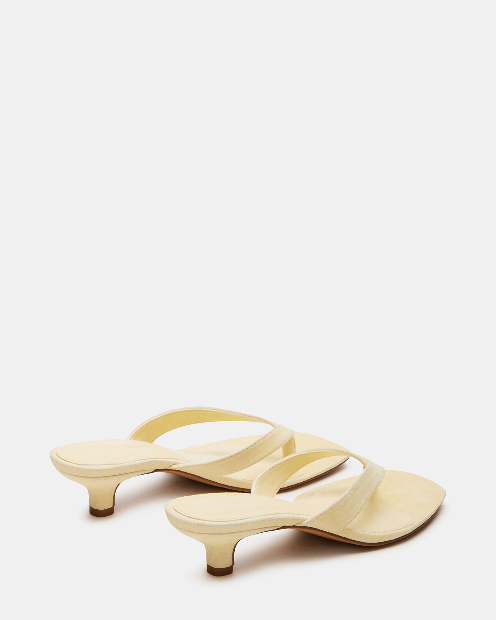 Gold heels paired with a evening dress for a chic look