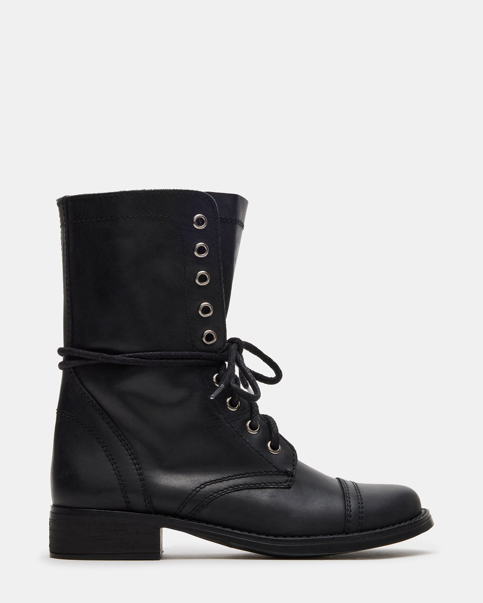 Close-up of Troopa 3.0 combat boot stitching and leather texture
